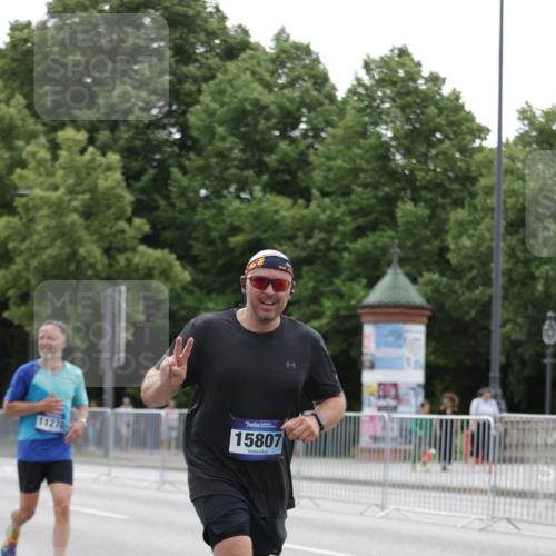 29.06.2025 - hella hamburg halbmarathon Jannik Wohlers http://msf.ph/oto/8208616 29.06.2025 10:26:13 Lombardsbrücke 1300, 2643, 4507, 4509, 4844, 6625, 6905, 7929, 8079, 9186, 11270, 12126, 13264, 14930, 15027, 15807, 15878, 16788, 17300, 17675, 18074, 18087, 18516 meine-sportfotos.de