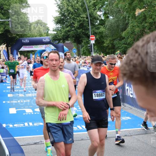 29.06.2025 - hella hamburg halbmarathon Zöllner http://msf.ph/oto/8208637 29.06.2025 10:49:36 Ziel 2516, 2592, 2596, 2878, 2889, 5705, 8437, 8689, 8813, 9038, 9649, 11339, 11340, 11679, 11977, 12094, 13233, 14562, 15392, 15857, 16114, 16592, 16738, 17001, 18476, 18960 meine-sportfotos.de