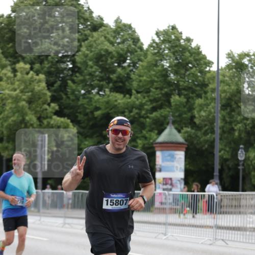 29.06.2025 - hella hamburg halbmarathon Jannik Wohlers http://msf.ph/oto/8208667 29.06.2025 10:26:13 Lombardsbrücke 1300, 2643, 4507, 4509, 4844, 6625, 6905, 7929, 8079, 9186, 11270, 12126, 13264, 14930, 15027, 15807, 15878, 16788, 17300, 17675, 18074, 18087, 18516 meine-sportfotos.de