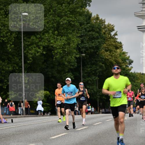 29.06.2025 - hella hamburg halbmarathon Dr. Thomas Lammeyer http://msf.ph/oto/8208742 29.06.2025 10:12:18 Kennedybrücke 1079, 1427, 1527, 2190, 2309, 3922, 4228, 4864, 5347, 6100, 7019, 9071 meine-sportfotos.de