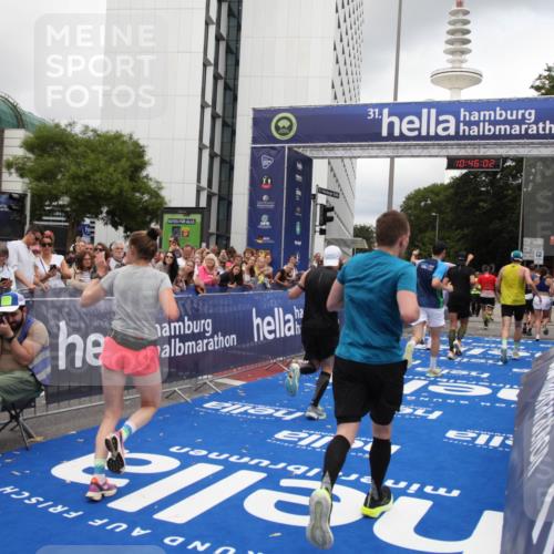 29.06.2025 - hella hamburg halbmarathon Michael Strokosch http://msf.ph/oto/8208910 29.06.2025 10:46:01 Ziel 2189, 3477, 4277, 6532, 8269, 8577, 8871, 10792, 11821, 12084, 14462, 14911, 15149, 17008, 18185, 19116 meine-sportfotos.de