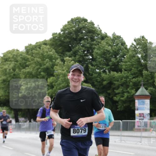 29.06.2025 - hella hamburg halbmarathon Jannik Wohlers http://msf.ph/oto/8208913 29.06.2025 10:26:14 Lombardsbrücke 1300, 2643, 4507, 4509, 4844, 6625, 6905, 8079, 9186, 11270, 11740, 12126, 13264, 14930, 15027, 15807, 15878, 16788, 17300, 17675, 18074, 18087, 18516 meine-sportfotos.de
