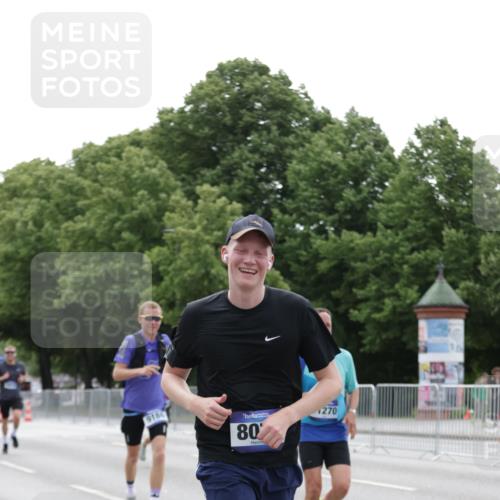 29.06.2025 - hella hamburg halbmarathon Jannik Wohlers http://msf.ph/oto/8208957 29.06.2025 10:26:14 Lombardsbrücke 1300, 2643, 4507, 4509, 4844, 6625, 6905, 8079, 9186, 11270, 11740, 12126, 13264, 14930, 15027, 15807, 15878, 16788, 17300, 17675, 18074, 18087, 18516 meine-sportfotos.de