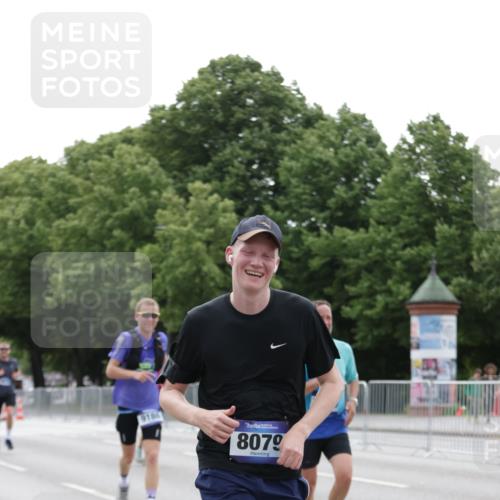29.06.2025 - hella hamburg halbmarathon Jannik Wohlers http://msf.ph/oto/8209008 29.06.2025 10:26:14 Lombardsbrücke 1300, 2643, 4507, 4509, 4844, 6625, 6905, 8079, 9186, 11270, 11740, 12126, 13264, 14930, 15027, 15807, 15878, 16788, 17300, 17675, 18074, 18087, 18516 meine-sportfotos.de