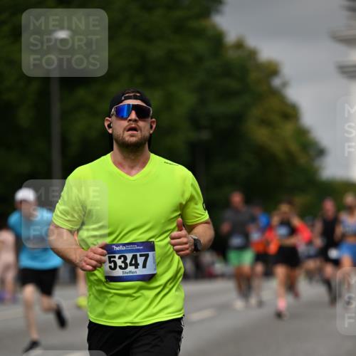 29.06.2025 - hella hamburg halbmarathon Dr. Thomas Lammeyer http://msf.ph/oto/8209019 29.06.2025 10:12:21 Kennedybrücke 1427, 1527, 2190, 2309, 4228, 4864, 5347, 6100, 6918, 7019, 9071 meine-sportfotos.de