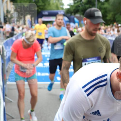 29.06.2025 - hella hamburg halbmarathon Zöllner http://msf.ph/oto/8209157 29.06.2025 10:49:45 Ziel 2504, 2706, 2937, 3060, 3543, 5894, 5978, 6115, 6125, 7332, 9463, 9551, 9619, 9723, 9924, 11977, 13159, 14794, 16843, 16877, 17282, 17753, 18058, 18451, 18926 meine-sportfotos.de
