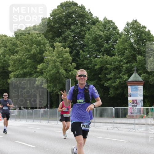 29.06.2025 - hella hamburg halbmarathon Jannik Wohlers http://msf.ph/oto/8209186 29.06.2025 10:26:15 Lombardsbrücke 2643, 4507, 4509, 4844, 6625, 6905, 8079, 9186, 11270, 11740, 12071, 12126, 13264, 14930, 15027, 15807, 15878, 16788, 17300, 17675, 18074, 18087, 18516 meine-sportfotos.de