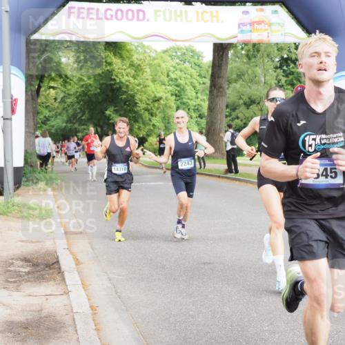 29.06.2025 - hella hamburg halbmarathon MichiJ http://msf.ph/oto/8209199 29.06.2025 10:22:52 Zwischen KM18-KM19 4246, 9345, 10865, 13066, 14310, 17802 meine-sportfotos.de