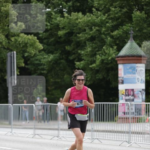 29.06.2025 - hella hamburg halbmarathon Jannik Wohlers http://msf.ph/oto/8209219 29.06.2025 10:26:16 Lombardsbrücke 2643, 4507, 4509, 6625, 7069, 8079, 9186, 11270, 11740, 12071, 12126, 13264, 14930, 15027, 15807, 15878, 16788, 17300, 17675, 18074, 18087, 18516 meine-sportfotos.de