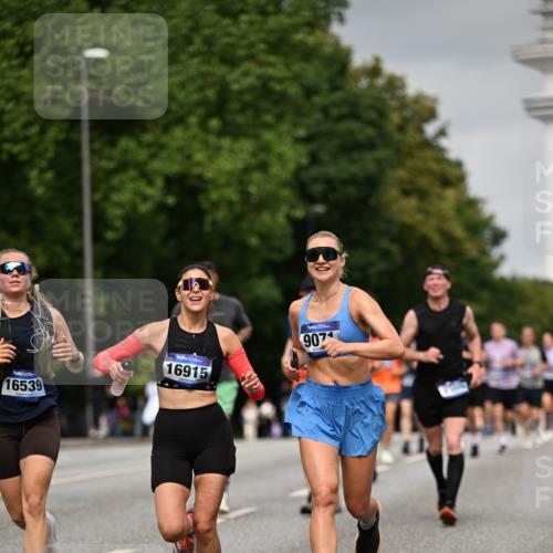 29.06.2025 - hella hamburg halbmarathon Dr. Thomas Lammeyer http://msf.ph/oto/8209246 29.06.2025 10:12:25 Kennedybrücke 1527, 2190, 2309, 4228, 4864, 5100, 5347, 6100, 6918, 9071, 9616, 9966 meine-sportfotos.de