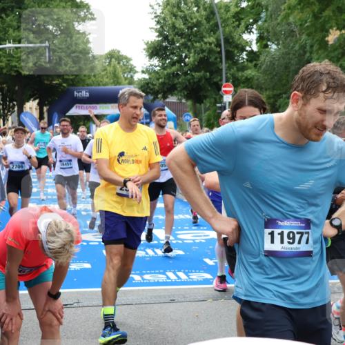 29.06.2025 - hella hamburg halbmarathon Zöllner http://msf.ph/oto/8209269 29.06.2025 10:49:47 Ziel 2504, 2706, 3060, 3543, 5894, 5978, 6115, 6125, 7332, 9463, 9551, 9619, 9723, 9924, 11975, 13159, 14794, 16843, 16877, 17282, 17753, 18058, 18451, 18926 meine-sportfotos.de