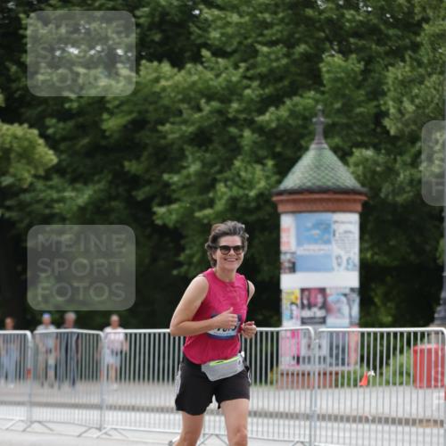 29.06.2025 - hella hamburg halbmarathon Jannik Wohlers http://msf.ph/oto/8209276 29.06.2025 10:26:17 Lombardsbrücke 2643, 4507, 4509, 6625, 7069, 8079, 9186, 11270, 11740, 12071, 12126, 15027, 15807, 15878, 16788, 17300, 17675, 18074, 18087, 18516 meine-sportfotos.de