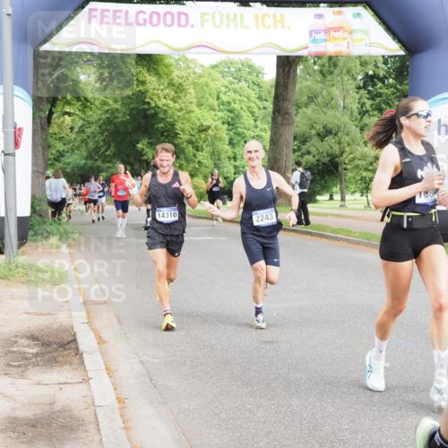 29.06.2025 - hella hamburg halbmarathon MichiJ http://msf.ph/oto/8209279 29.06.2025 10:22:52 Zwischen KM18-KM19 4246, 9345, 10865, 13066, 14310, 17802 meine-sportfotos.de