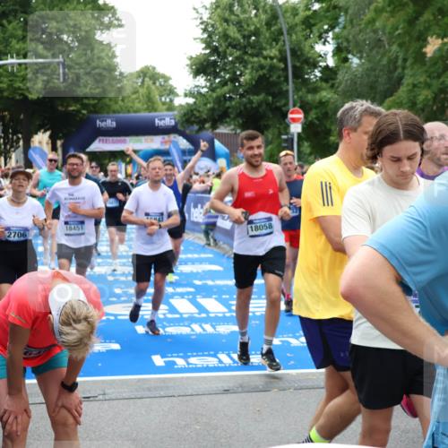 29.06.2025 - hella hamburg halbmarathon Zöllner http://msf.ph/oto/8209301 29.06.2025 10:49:48 Ziel 2706, 3060, 3543, 5894, 6115, 6125, 7332, 9551, 9619, 9723, 9924, 11975, 13159, 14794, 16843, 16877, 17282, 17753, 18058, 18451, 18926 meine-sportfotos.de