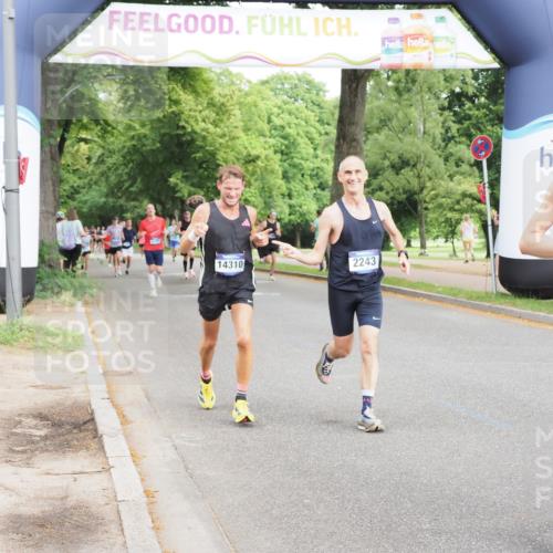 29.06.2025 - hella hamburg halbmarathon MichiJ http://msf.ph/oto/8209308 29.06.2025 10:22:53 Zwischen KM18-KM19 2243, 4246, 9345, 10865, 14310, 17802 meine-sportfotos.de