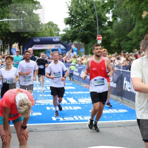 29.06.2025 - hella hamburg halbmarathon Zöllner http://msf.ph/oto/8209317 29.06.2025 10:49:48 Ziel 2706, 3060, 3543, 5894, 6115, 6125, 7332, 9551, 9619, 9723, 9924, 11975, 13159, 14794, 16843, 16877, 17282, 17753, 18058, 18451, 18926 meine-sportfotos.de
