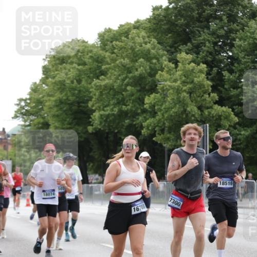 29.06.2025 - hella hamburg halbmarathon Jannik Wohlers http://msf.ph/oto/8209350 29.06.2025 10:26:18 Lombardsbrücke 2643, 4507, 4509, 6625, 7069, 8079, 9186, 11270, 11740, 12071, 12126, 15027, 15807, 15878, 16788, 17300, 17675, 18074, 18087, 18516 meine-sportfotos.de