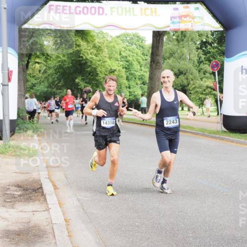 29.06.2025 - hella hamburg halbmarathon MichiJ http://msf.ph/oto/8209366 29.06.2025 10:22:53 Zwischen KM18-KM19 2243, 4246, 9345, 10865, 14310, 17802 meine-sportfotos.de