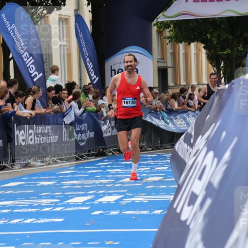 29.06.2025 - hella hamburg halbmarathon Strokosch-Dieckow http://msf.ph/oto/8209390 29.06.2025 10:21:05 Ziel 6530, 14717, 16120 meine-sportfotos.de