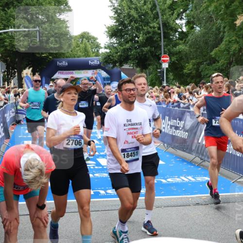 29.06.2025 - hella hamburg halbmarathon Zöllner http://msf.ph/oto/8209399 29.06.2025 10:49:49 Ziel 2706, 3060, 3543, 5894, 6125, 7332, 9200, 9551, 9619, 9723, 9924, 11975, 13159, 14794, 16800, 16843, 16877, 17282, 17753, 18451, 18926 meine-sportfotos.de