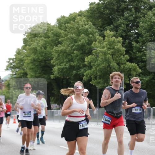 29.06.2025 - hella hamburg halbmarathon Jannik Wohlers http://msf.ph/oto/8209404 29.06.2025 10:26:18 Lombardsbrücke 2643, 4507, 4509, 6625, 7069, 8079, 9186, 11270, 11740, 12071, 12126, 15027, 15807, 15878, 16788, 17300, 17675, 18074, 18087, 18516 meine-sportfotos.de