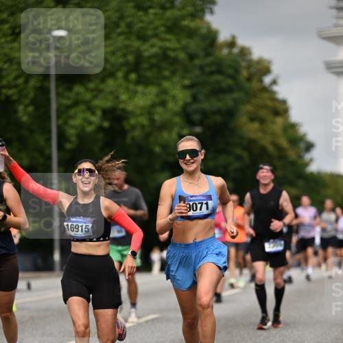 29.06.2025 - hella hamburg halbmarathon Dr. Thomas Lammeyer http://msf.ph/oto/8209418 29.06.2025 10:12:25 Kennedybrücke 1527, 2190, 2309, 4228, 4864, 5100, 5347, 6100, 6918, 9071, 9616, 9966 meine-sportfotos.de