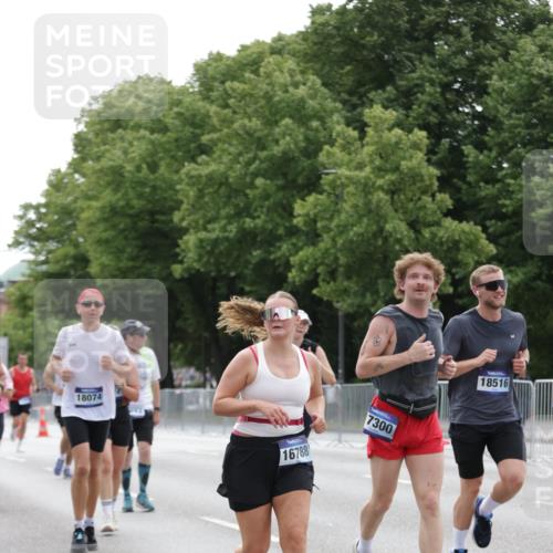 29.06.2025 - hella hamburg halbmarathon Jannik Wohlers http://msf.ph/oto/8209459 29.06.2025 10:26:18 Lombardsbrücke 2643, 4507, 4509, 6625, 7069, 8079, 9186, 11270, 11740, 12071, 12126, 15027, 15807, 15878, 16788, 17300, 17675, 18074, 18087, 18516 meine-sportfotos.de