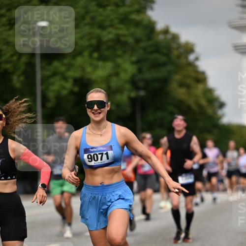 29.06.2025 - hella hamburg halbmarathon Dr. Thomas Lammeyer http://msf.ph/oto/8209468 29.06.2025 10:12:26 Kennedybrücke 1527, 2190, 2309, 4864, 5100, 5347, 6100, 6918, 9071, 9616, 9966 meine-sportfotos.de