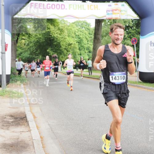 29.06.2025 - hella hamburg halbmarathon MichiJ http://msf.ph/oto/8209476 29.06.2025 10:22:54 Zwischen KM18-KM19 2243, 4246, 9345, 10865, 14310, 17802 meine-sportfotos.de