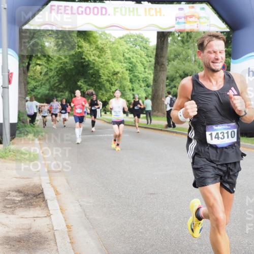29.06.2025 - hella hamburg halbmarathon MichiJ http://msf.ph/oto/8209491 29.06.2025 10:22:54 Zwischen KM18-KM19 2243, 4246, 9345, 10865, 14310, 17802 meine-sportfotos.de