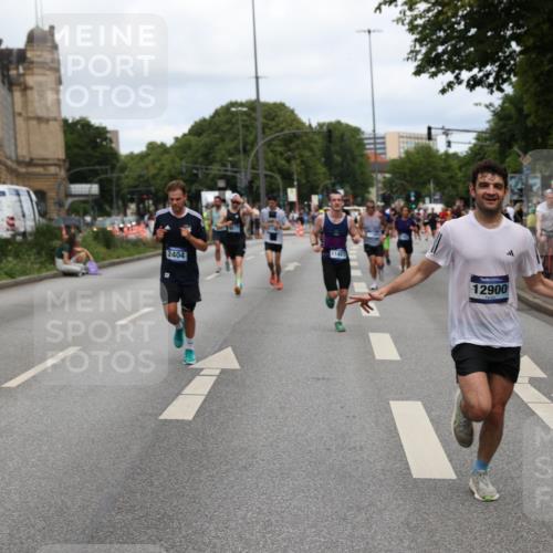 29.06.2025 - hella hamburg halbmarathon Yannick Fuchs http://msf.ph/oto/8209517 29.06.2025 10:32:21 20KM 1505, 2404, 3480, 3790, 5042, 5791, 5923, 6047, 7152, 7154, 9017, 9944, 10793, 10922, 11106, 11423, 12739, 12900, 13148, 13372, 13595, 13900, 15303, 15382, 15888, 16698, 17726, 18103, 18193, 18216, 18277, 18357, 18986 meine-sportfotos.de