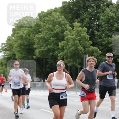 29.06.2025 - hella hamburg halbmarathon Jannik Wohlers http://msf.ph/oto/8209615 29.06.2025 10:26:18 Lombardsbrücke 2643, 4507, 4509, 6625, 7069, 8079, 9186, 11270, 11740, 12071, 12126, 15027, 15807, 15878, 16788, 17300, 17675, 18074, 18087, 18516 meine-sportfotos.de