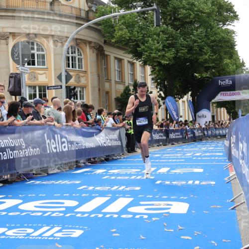 29.06.2025 - hella hamburg halbmarathon Strokosch-Dieckow http://msf.ph/oto/8209618 29.06.2025 10:21:11 Ziel 14717, 16120 meine-sportfotos.de
