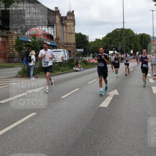 29.06.2025 - hella hamburg halbmarathon Yannick Fuchs http://msf.ph/oto/8209628 29.06.2025 10:32:22 20KM 1505, 2404, 3480, 3790, 5791, 5923, 7152, 7154, 9017, 9944, 10793, 10922, 11106, 11423, 12739, 12900, 13148, 13372, 13595, 13900, 15303, 15382, 15888, 16698, 17726, 18103, 18193, 18216, 18277, 18357, 18986 meine-sportfotos.de