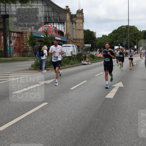 29.06.2025 - hella hamburg halbmarathon Yannick Fuchs http://msf.ph/oto/8209631 29.06.2025 10:32:22 20KM 1505, 2404, 3480, 3790, 5791, 5923, 7152, 7154, 9017, 9944, 10793, 10922, 11106, 11423, 12739, 12900, 13148, 13372, 13595, 13900, 15303, 15382, 15888, 16698, 17726, 18103, 18193, 18216, 18277, 18357, 18986 meine-sportfotos.de