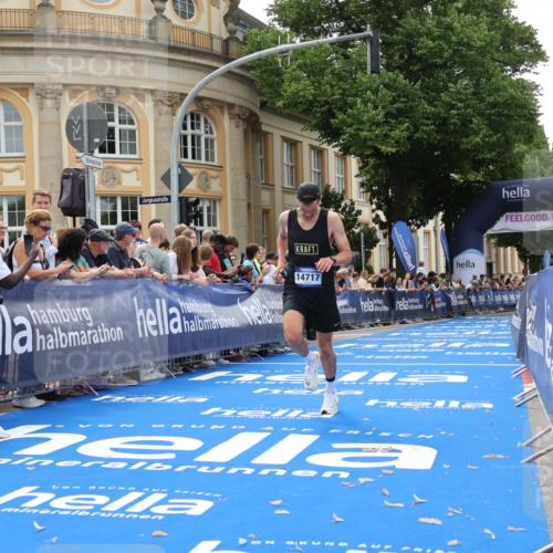 29.06.2025 - hella hamburg halbmarathon Strokosch-Dieckow http://msf.ph/oto/8209635 29.06.2025 10:21:11 Ziel 14717, 16120 meine-sportfotos.de