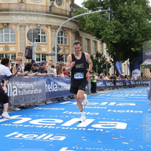 29.06.2025 - hella hamburg halbmarathon Strokosch-Dieckow http://msf.ph/oto/8209645 29.06.2025 10:21:11 Ziel 14717, 16120 meine-sportfotos.de