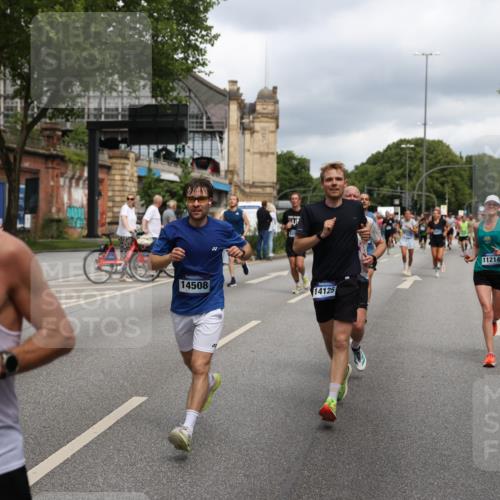 29.06.2025 - hella hamburg halbmarathon Yannick Fuchs http://msf.ph/oto/8209698 29.06.2025 10:45:08 20KM 1366, 1461, 2411, 2540, 2880, 4077, 4816, 5018, 5336, 5600, 7134, 7369, 7943, 8117, 8205, 8261, 8508, 8819, 8989, 10057, 10215, 10508, 10603, 11214, 11422, 11512, 11733, 12016, 12778, 12949, 13073, 13808, 14125, 15480, 15720, 15871, 16285, 16291, 16907, 17129, 17823, 18006, 18182, 18413, 18489, 19007 meine-sportfotos.de
