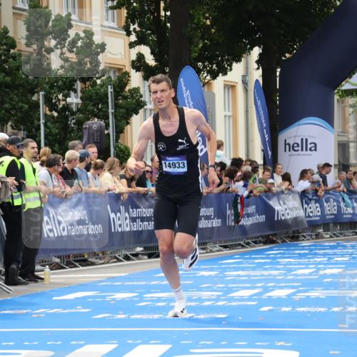29.06.2025 - hella hamburg halbmarathon Strokosch-Dieckow http://msf.ph/oto/8209699 29.06.2025 10:21:20 Ziel 14933 meine-sportfotos.de