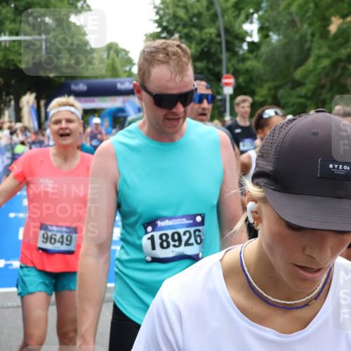 29.06.2025 - hella hamburg halbmarathon Zöllner http://msf.ph/oto/8209705 29.06.2025 10:49:53 Ziel 4017, 5460, 6125, 8455, 9126, 9200, 9551, 9597, 9723, 9924, 11975, 13159, 13463, 14794, 16800, 17753, 19109, 19122 meine-sportfotos.de