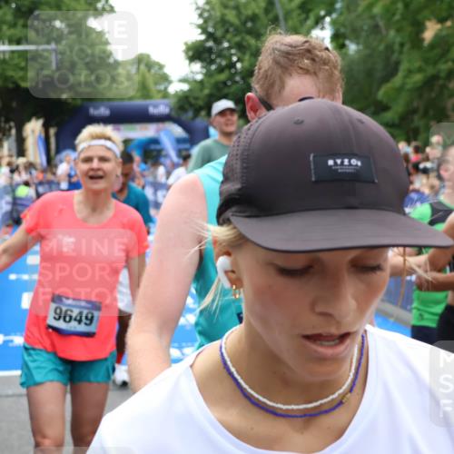 29.06.2025 - hella hamburg halbmarathon Zöllner http://msf.ph/oto/8209762 29.06.2025 10:49:54 Ziel 2540, 4017, 5460, 6125, 8455, 9126, 9200, 9491, 9597, 9924, 11975, 12527, 13463, 16800, 16887, 17753, 19109, 19122 meine-sportfotos.de