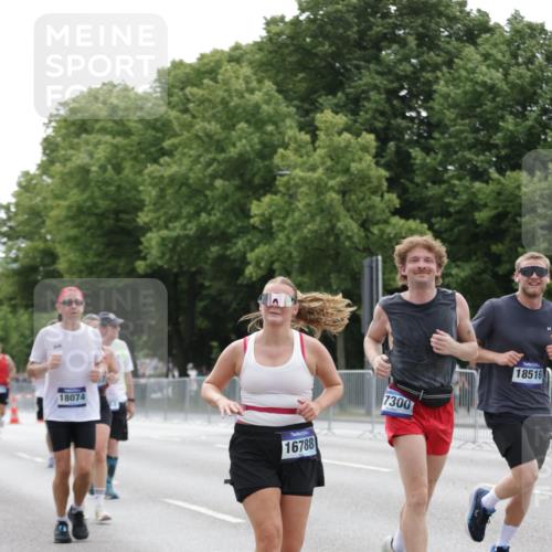 29.06.2025 - hella hamburg halbmarathon Jannik Wohlers http://msf.ph/oto/8209773 29.06.2025 10:26:19 Lombardsbrücke 2643, 4507, 4509, 6625, 7069, 8079, 9186, 11270, 11740, 12071, 15027, 15807, 15878, 16788, 17300, 17675, 18074, 18087, 18516 meine-sportfotos.de