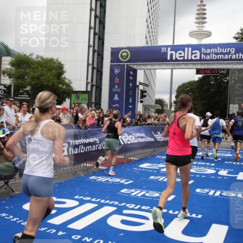 29.06.2025 - hella hamburg halbmarathon Michael Strokosch http://msf.ph/oto/8209807 29.06.2025 10:46:15 Ziel 1569, 1759, 2048, 2590, 2707, 3087, 4949, 6388, 7450, 7961, 10796, 11094, 11125, 16136, 16466, 16475, 17190, 18702, 18797 meine-sportfotos.de