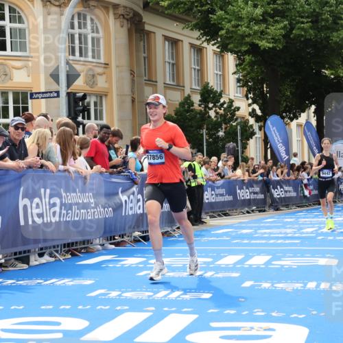 29.06.2025 - hella hamburg halbmarathon Strokosch-Dieckow http://msf.ph/oto/8209824 29.06.2025 10:21:34 Ziel 6559, 9442, 11965, 17856 meine-sportfotos.de
