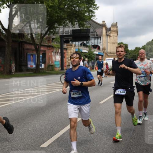 29.06.2025 - hella hamburg halbmarathon Yannick Fuchs http://msf.ph/oto/8209840 29.06.2025 10:45:08 20KM 1366, 1461, 2411, 2540, 2880, 4077, 4816, 5018, 5336, 5600, 7134, 7369, 7943, 8117, 8205, 8261, 8508, 8819, 8989, 10057, 10215, 10508, 10603, 11214, 11422, 11512, 11733, 12016, 12778, 12949, 13073, 13808, 14125, 15480, 15720, 15871, 16285, 16291, 16907, 17129, 17823, 18006, 18182, 18413, 18489, 19007 meine-sportfotos.de