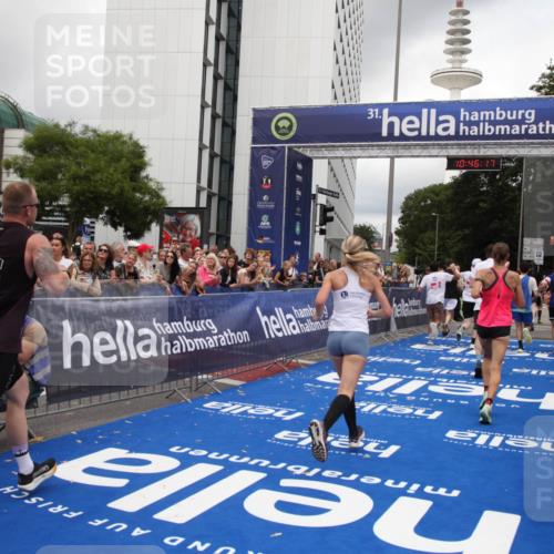 29.06.2025 - hella hamburg halbmarathon Michael Strokosch http://msf.ph/oto/8209863 29.06.2025 10:46:16 Ziel 1569, 1759, 2048, 2590, 2707, 3056, 3087, 4949, 6388, 7450, 7961, 9497, 10796, 11094, 11125, 16136, 16466, 16475, 17190, 18702, 18797 meine-sportfotos.de