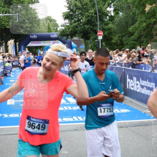 29.06.2025 - hella hamburg halbmarathon Zöllner http://msf.ph/oto/8209866 29.06.2025 10:49:55 Ziel 2540, 4017, 5460, 8454, 8455, 9126, 9200, 9491, 9597, 11975, 12527, 12733, 13463, 16732, 16800, 16887, 19109, 19122 meine-sportfotos.de