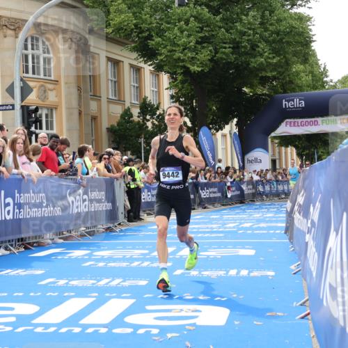 29.06.2025 - hella hamburg halbmarathon Strokosch-Dieckow http://msf.ph/oto/8209868 29.06.2025 10:21:36 Ziel 6559, 9442, 11965, 17856 meine-sportfotos.de