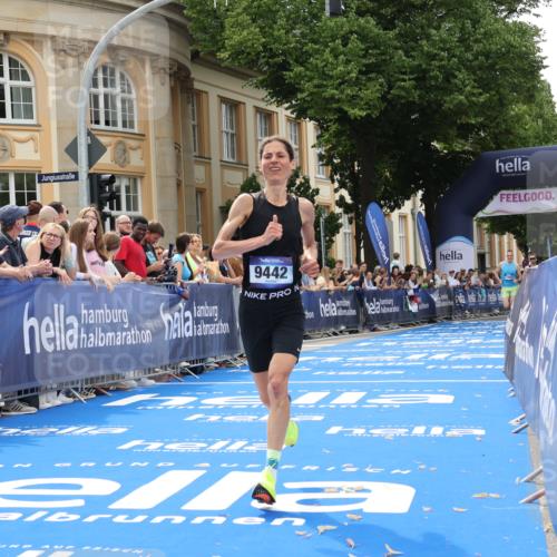 29.06.2025 - hella hamburg halbmarathon Strokosch-Dieckow http://msf.ph/oto/8209886 29.06.2025 10:21:36 Ziel 6559, 9442, 11965, 17856 meine-sportfotos.de