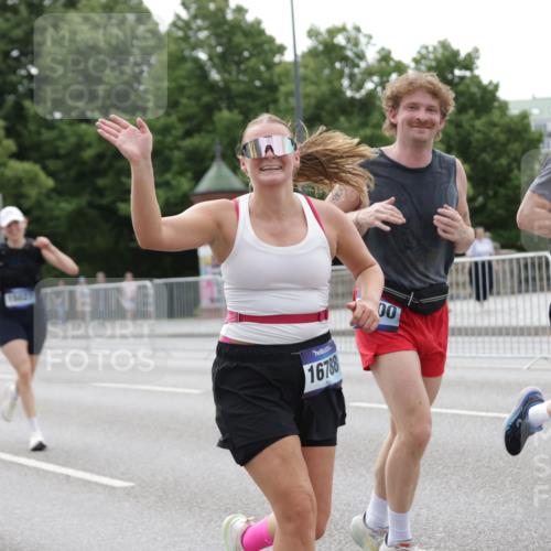 29.06.2025 - hella hamburg halbmarathon Jannik Wohlers http://msf.ph/oto/8209892 29.06.2025 10:26:20 Lombardsbrücke 1973, 2643, 4507, 4509, 6625, 7069, 8079, 9186, 11270, 11740, 12071, 15027, 15807, 15878, 16788, 17300, 17675, 18074, 18516, 18962 meine-sportfotos.de